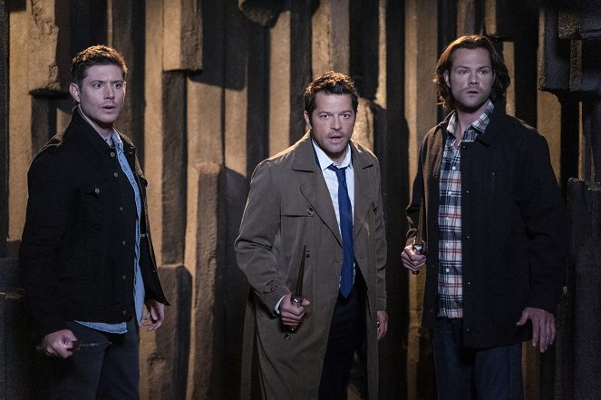 Supernatural - Season 15 - Our Father, Who Aren't in Heaven - Photos - Jensen Ackles, Misha Collins, Jared Padalecki