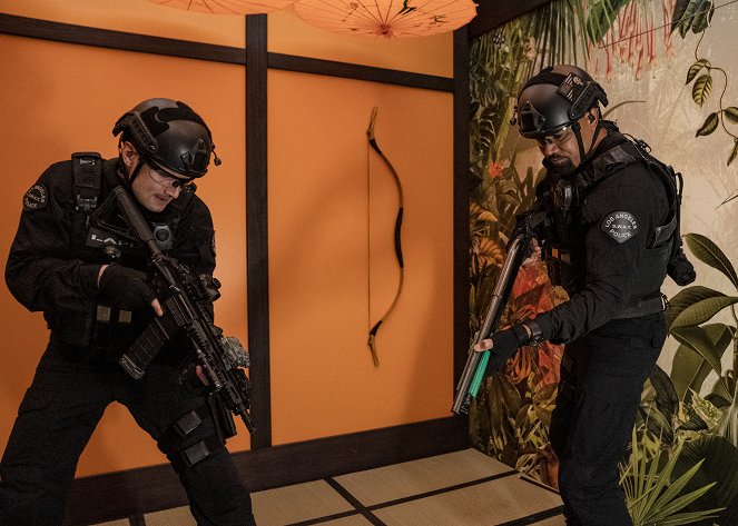 S.W.A.T. - Ekitai Rashku - Photos - Alex Russell, Shemar Moore