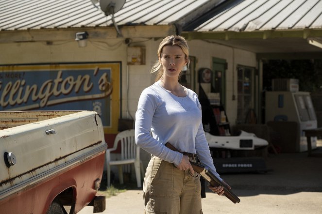 The Hunt - Filmfotos - Betty Gilpin