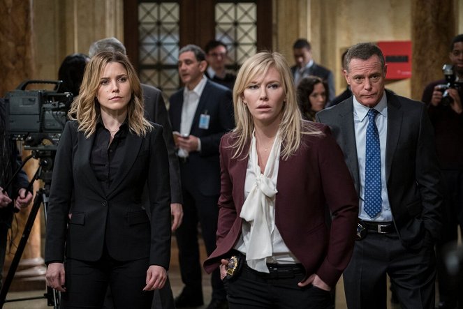 Law & Order: Special Victims Unit - Season 16 - Daydream Believer - Photos - Sophia Bush, Kelli Giddish, Jason Beghe