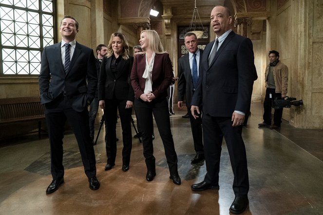 Law & Order: Special Victims Unit - Für Nadia - Dreharbeiten - Jesse Lee Soffer, Sophia Bush, Kelli Giddish, Jason Beghe, Ice-T