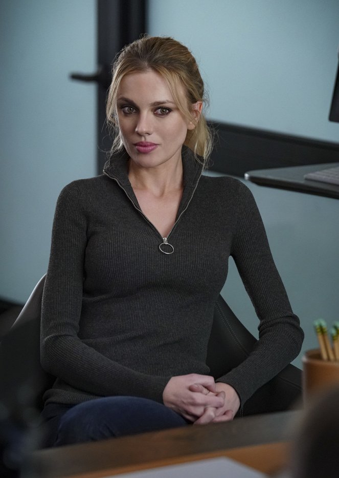 NCIS: Los Angeles - The Circle - Photos - Bar Paly