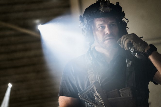 SEAL Team - Siege Protocol - Photos - David Boreanaz