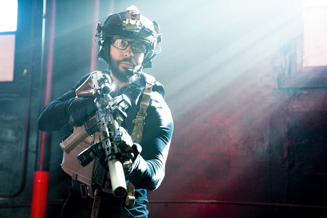 SEAL Team - Siege Protocol - Filmfotók - Neil Brown Jr.