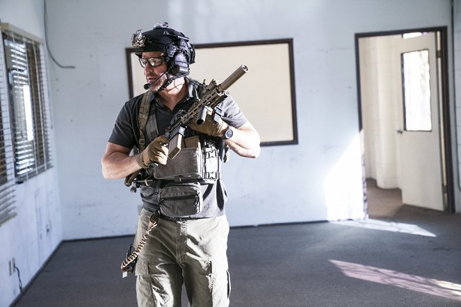 SEAL Team - Siege Protocol - Photos - David Boreanaz