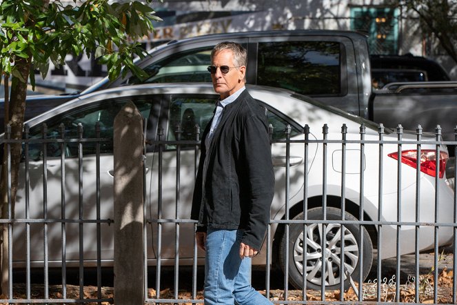 NCIS: New Orleans - The Root of All Evil - Photos - Scott Bakula