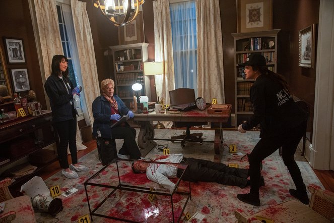 NCIS: New Orleans - Season 6 - The Root of All Evil - Photos - Clara Wong, CCH Pounder, Vanessa Ferlito
