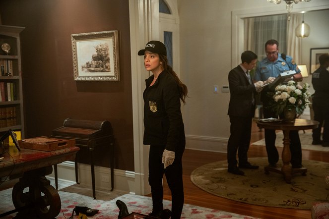 NCIS: New Orleans - Season 6 - The Root of All Evil - Van film - Vanessa Ferlito