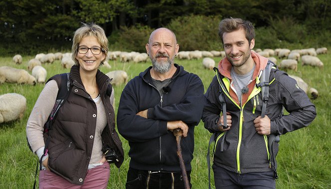 Mit Bock durchs Land - Season 2 - Yvonne Willicks und Daniel Aßmann als Hilfsschäfer - Filmfotók
