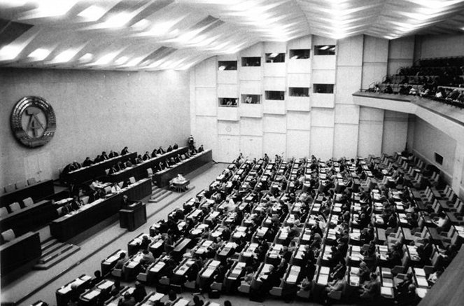 Die letzte DDR-Regierung oder wie man sich selbst abschafft - Photos