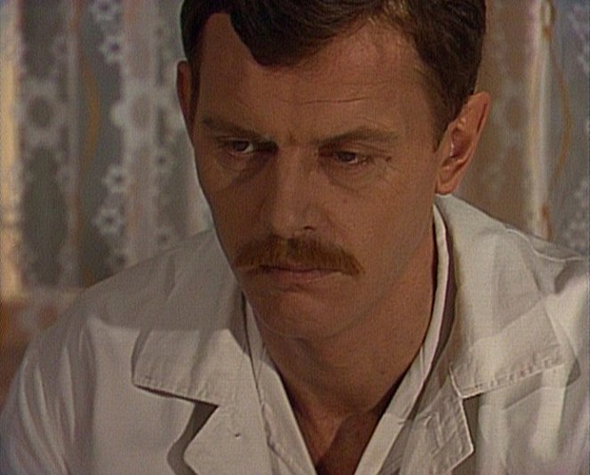 Pokušení doktora Burdy - De la película - Jiří Schmitzer