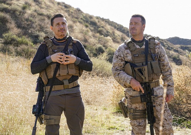 NCIS: Los Angeles - Season 11 - Alsiyadun - Kuvat elokuvasta - Erik Palladino, Chris O'Donnell