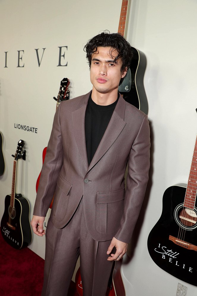 Kým si so mnou - Z akcií - Premiere of Lionsgate's "I Still Believe" at ArcLight Hollywood on March 07, 2020 in Hollywood, California