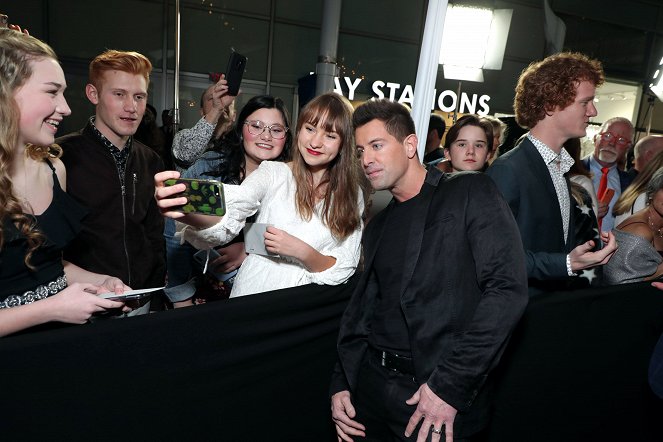 Kým si so mnou - Z akcií - Premiere of Lionsgate's "I Still Believe" at ArcLight Hollywood on March 07, 2020 in Hollywood, California