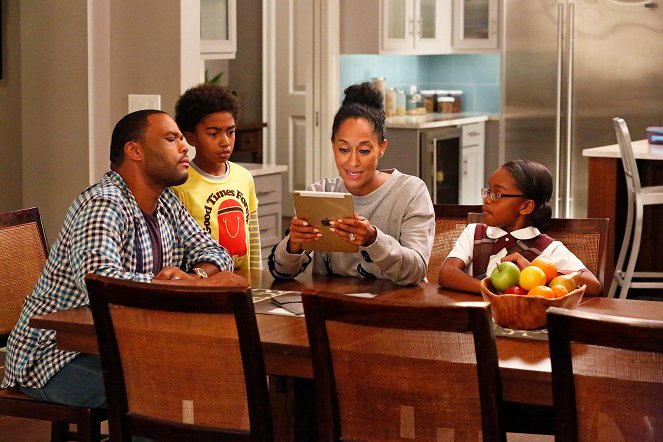 Black-ish - The Word - Photos - Anthony Anderson, Miles Brown, Tracee Ellis Ross, Marsai Martin