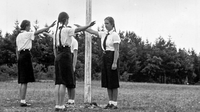 Universum History: Mutterkreuz und Rassenwahn - Frauen im Dritten Reich - Z filmu