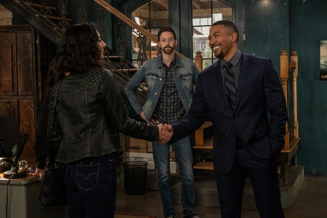 NCIS: New Orleans - The Man in the Red Suit - Photos - Rob Kerkovich, Charles Michael Davis
