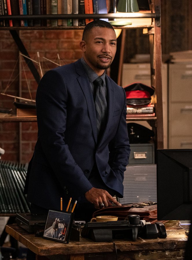 NCIS: New Orleans - Season 6 - The Man in the Red Suit - Photos - Charles Michael Davis