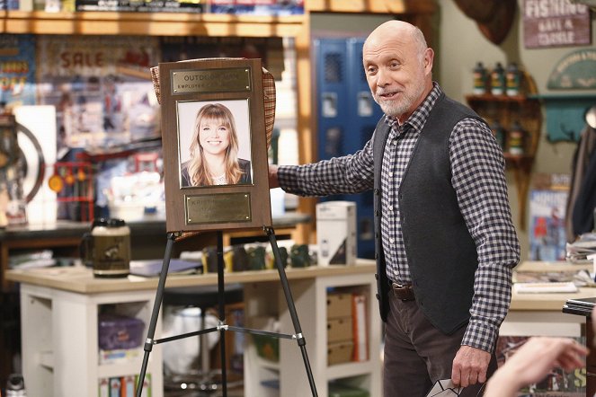 Last Man Standing - He Shed She Shed - Photos - Hector Elizondo