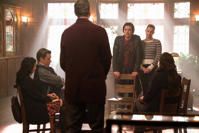Riverdale - Chapter Seventy-Three: The Locked Room - Photos - Sean Depner, Cole Sprouse, Lili Reinhart