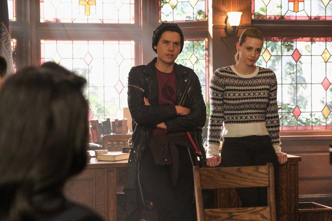Riverdale - Chapter Seventy-Three: The Locked Room - Photos - Cole Sprouse, Lili Reinhart