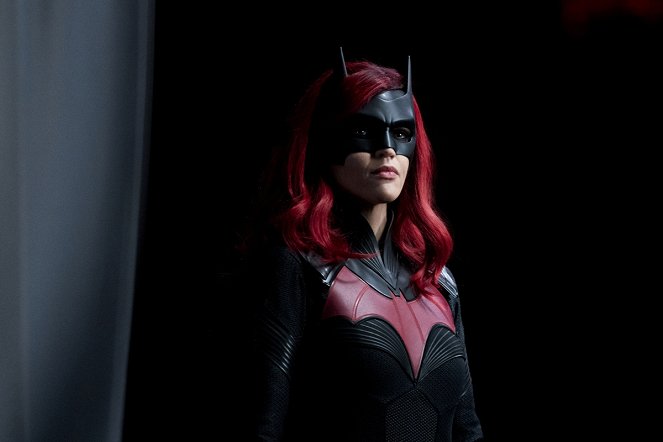 Batwoman - Grinning from Ear to Ear - Van film - Ruby Rose