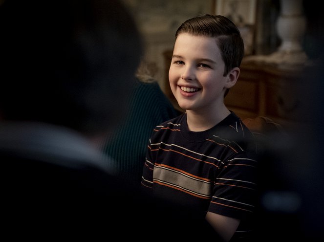 Young Sheldon - A Couple Bruised Ribs and a Cereal Box Ghost Detector - Photos - Iain Armitage