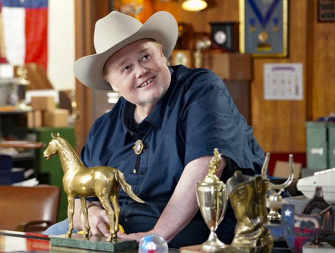 Young Sheldon - An Academic Crime and a More Romantic Taco Bell - Kuvat elokuvasta - Louie Anderson