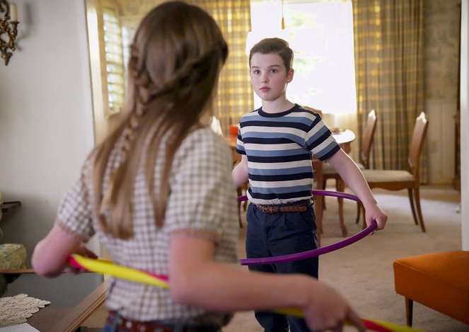 Young Sheldon - Contracts, Rules and a Little Bit of Pig Brains - Photos - Iain Armitage