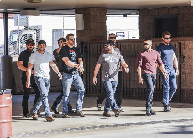SEAL Team - Offene Wunden - Filmfotos - A. J. Buckley, Max Thieriot, David Boreanaz, Judd Lormand, Neil Brown Jr., Tyler Grey