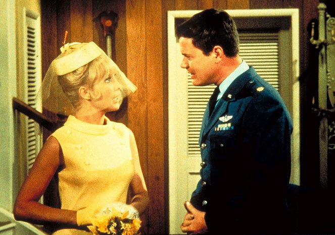 Jeannie, a háziszellem - Season 4 - How to Marry an Astronaut - Filmfotók - Barbara Eden, Larry Hagman