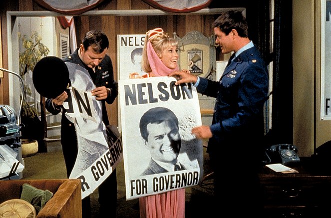 Mi bella genio - Season 4 - Jeannie, the Governor's Wife - De la película - Barbara Eden, Larry Hagman