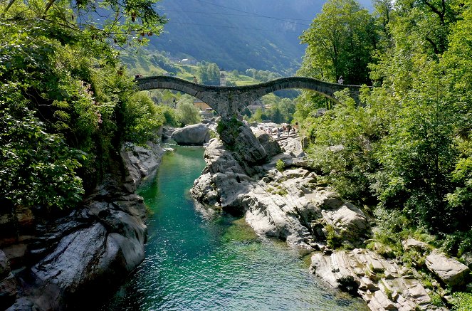 A világ hídjai - Ősi hidak - Ponte Dei Salti, Svájc és Szél és Eső hídja, Kína - Filmfotók