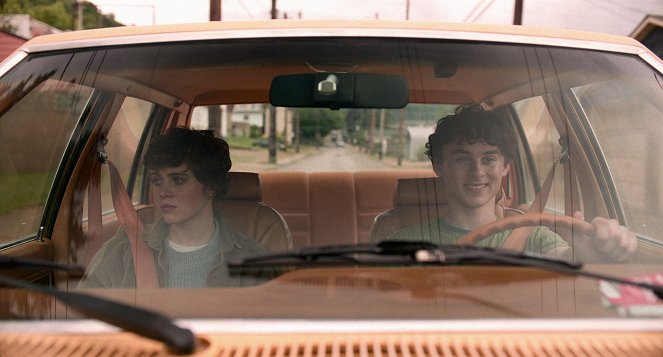 I Am Not Okay with This - The Master of One F**k - Photos - Sophia Lillis, Wyatt Oleff