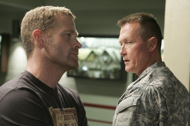 The Unit - Season 2 - Off the Meter - Van film - Max Martini, Robert Patrick