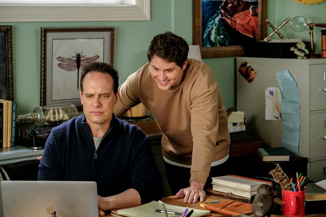 American Housewife - In My Room - Photos - Diedrich Bader, Matt Shively