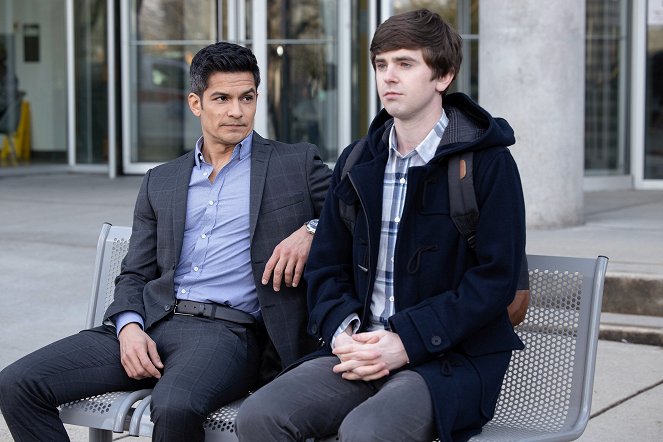 The Good Doctor - Season 3 - Heartbreak - Photos - Nicholas Gonzalez, Freddie Highmore