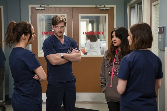 Grey's Anatomy - Die jungen Ärzte - Wie hoch ist dein Preis? - Filmfotos - Chris Carmack, Ariela Barer