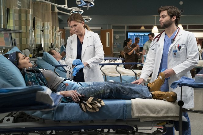 Grey's Anatomy - Die jungen Ärzte - Wie hoch ist dein Preis? - Filmfotos - Ellen Pompeo, Jake Borelli