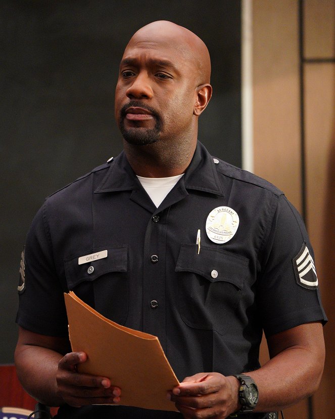 The Rookie - Season 2 - Follow-Up Day - Photos - Richard T. Jones