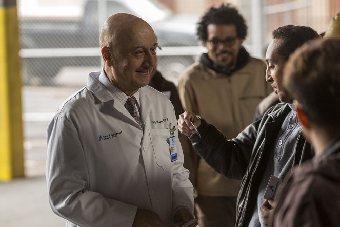 New Amsterdam - This Is Not the End - Van film - Anupam Kher