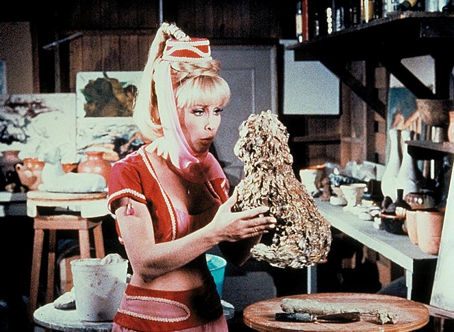 I Dream of Jeannie - The Case of the Porcelain Puppy - Photos - Barbara Eden