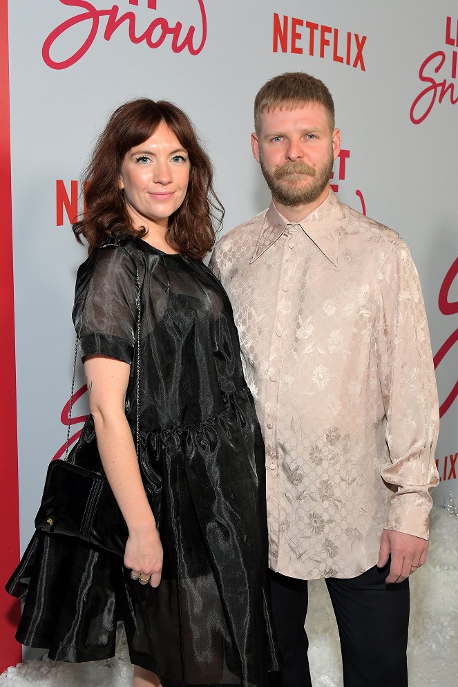 Sněží, sněží... - Z akcií - The premiere of Netlix’s new film Let It Snow was held in Los Angeles on November 4, 2019