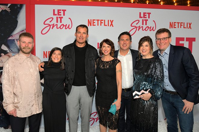 Sněží, sněží... - Z akcií - The premiere of Netlix’s new film Let It Snow was held in Los Angeles on November 4, 2019