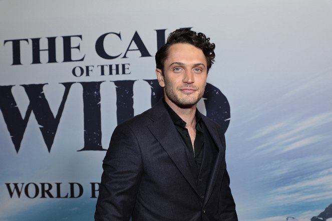 Zew krwi - Z imprez - World premiere of The Call of the Wild at the El Capitan Theater in Los Angeles, CA on Thursday, February 13, 2020 - Colin Woodell