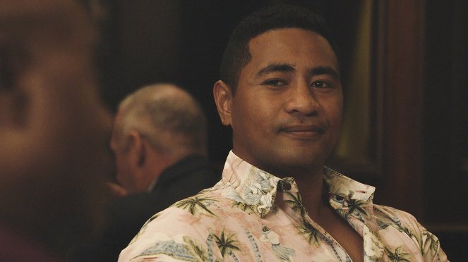 Hawaii Five-0 - O 'oe, a 'owau, nalo ia mea - Van film - Beulah Koale