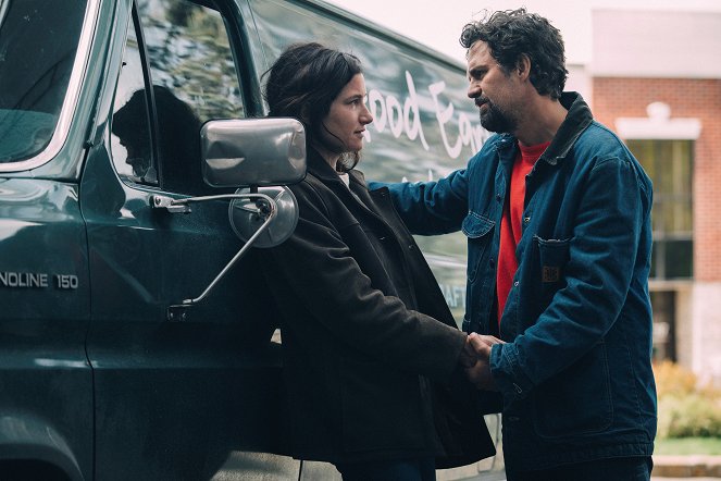 I Know This Much Is True - Episode 1 - Photos - Kathryn Hahn, Mark Ruffalo