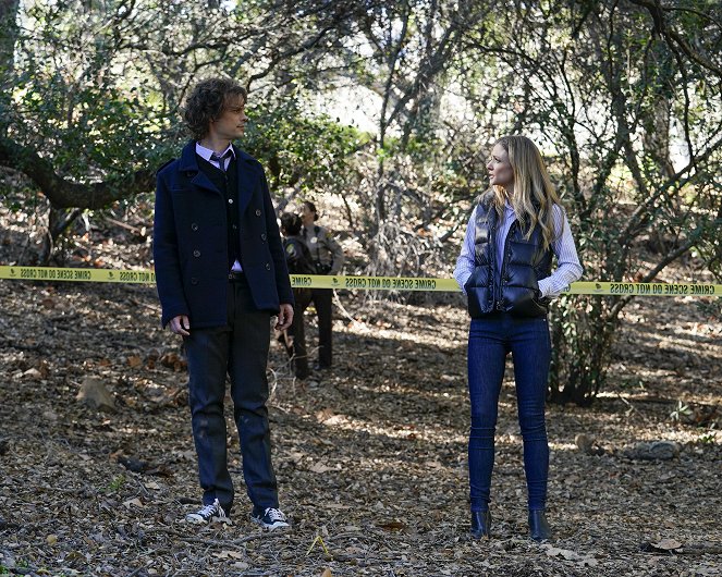 Criminal Minds - Season 15 - Under the Skin - Photos - Matthew Gray Gubler, A.J. Cook