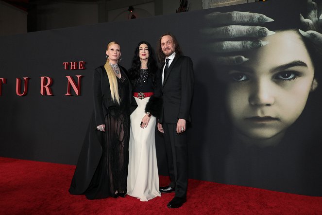 Die Besessenen - Veranstaltungen - Premiere of THE TURNING at the TCL Chinese Theater in Hollywood, CA on Tuesday, January 21, 2020