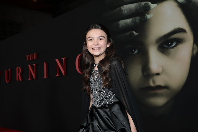 Utažení - Z akcií - Premiere of THE TURNING at the TCL Chinese Theater in Hollywood, CA on Tuesday, January 21, 2020